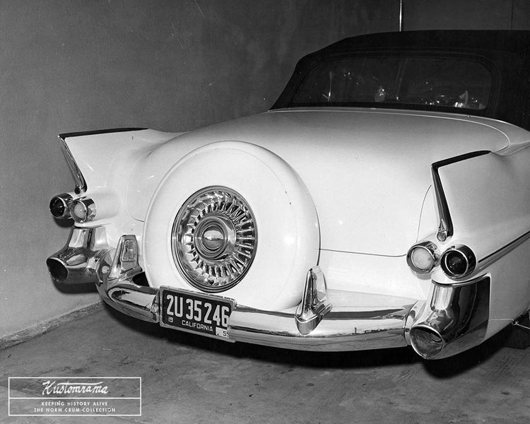 File:1955-norms-auto-body-chrysler-with-cadillac-fins.jpg