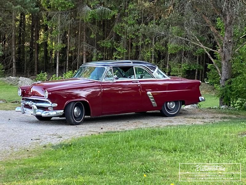 File:Cato-harlem-1953-ford-custom.jpg