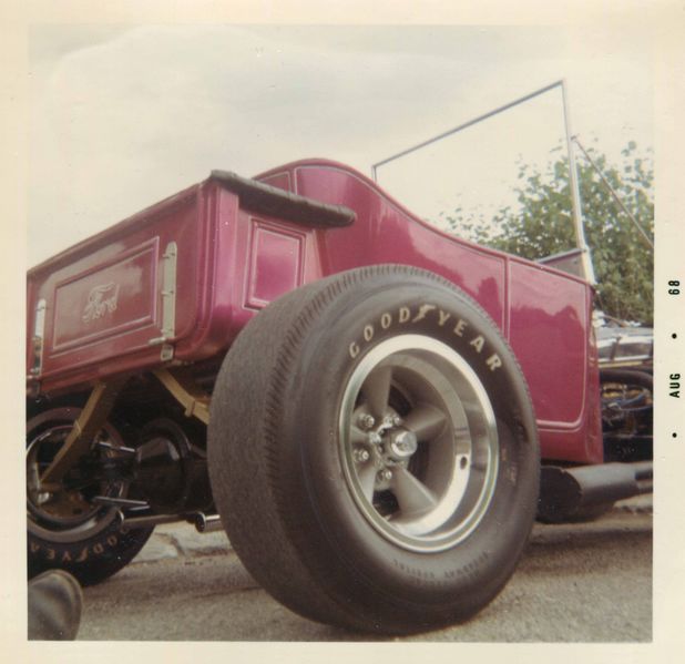 File:Pelle-Widholm T-bucket (18).jpg